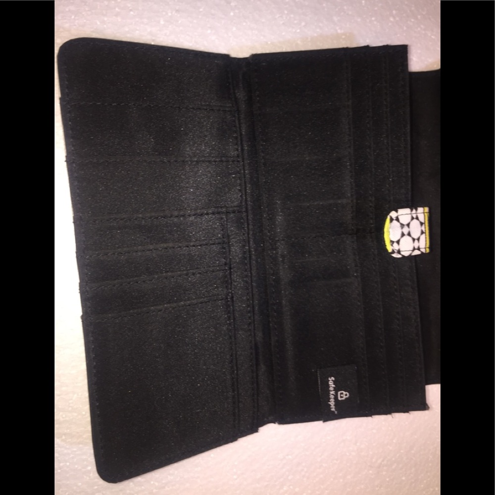 Safe Keeper Geometric Design Wallet - Picture 10 of 12